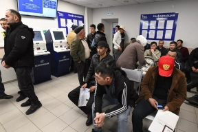 В Хабаровском крае предложили запретить мигрантам работать в службах доставки