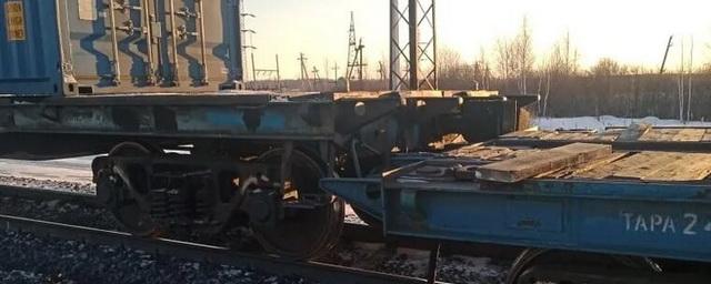 Под Омском четыре вагона грузового поезда сошли с рельсов