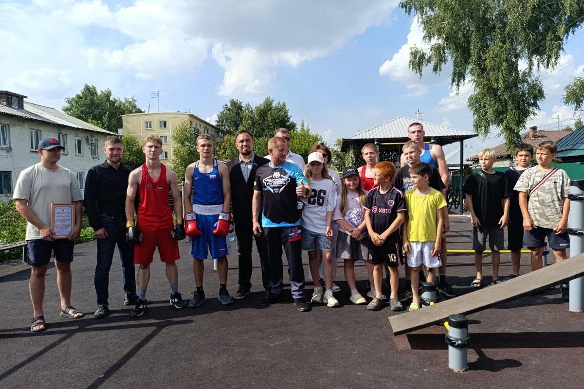 В Новосибирске с помощью бойца СВО и депутата горсовета на месте бывшей свалки открыли уникальную боксерскую площадку