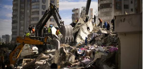 Число погибших в результате землетрясения в Турции выросло до 14 351 человек