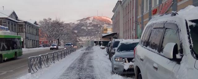 Последствия первого снежного циклона в столице Камчатки: за сутки вывезено 1,5 тыс. куб. снега