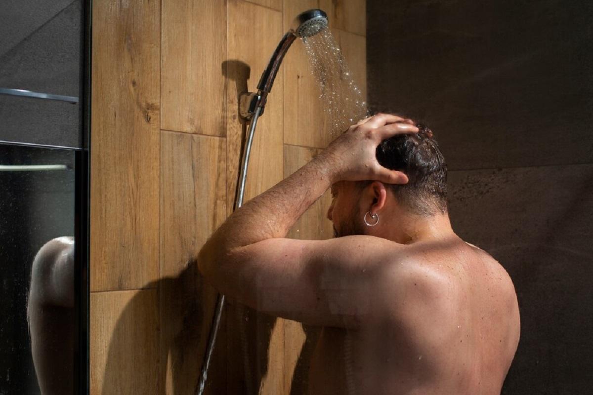 Ученые раскрыли, кому ни в коем случае нельзя принимать холодный душ - грозит летальным исходом