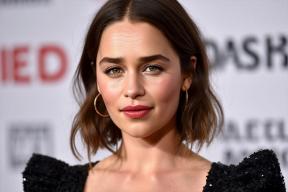 Эмилия Кларк умудрилась сломать ребро во время секс-сцены в сериале про СССР