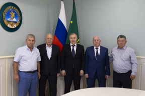 «Более 30 социальных проектов за семь лет»: Глава Адыгеи Мурат Кумпилов обсудил со старейшинами Тахтамукайского района реализацию проектов по развитию сельских территорий