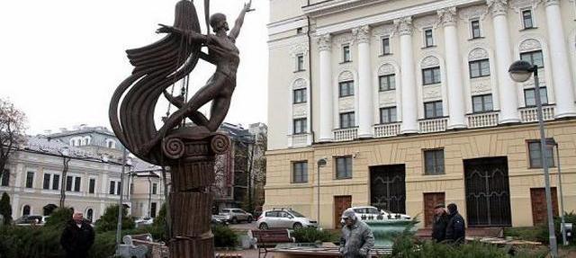 В Казани появился памятник известному артисту балета Нуриеву