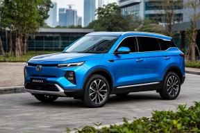 Гибридный кроссовер Changan за 1 млн рублей вышел на рынок: расход — 3,98 л