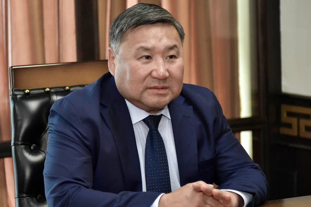 Глава Тувы Владислав Ховалыг в День семьи, любви и верности объявил о Дне многодетных семей и награде для супругов