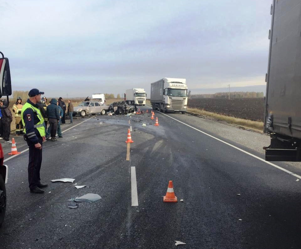 В Омской области в ДТП с тремя автомобилями погибли четыре человека