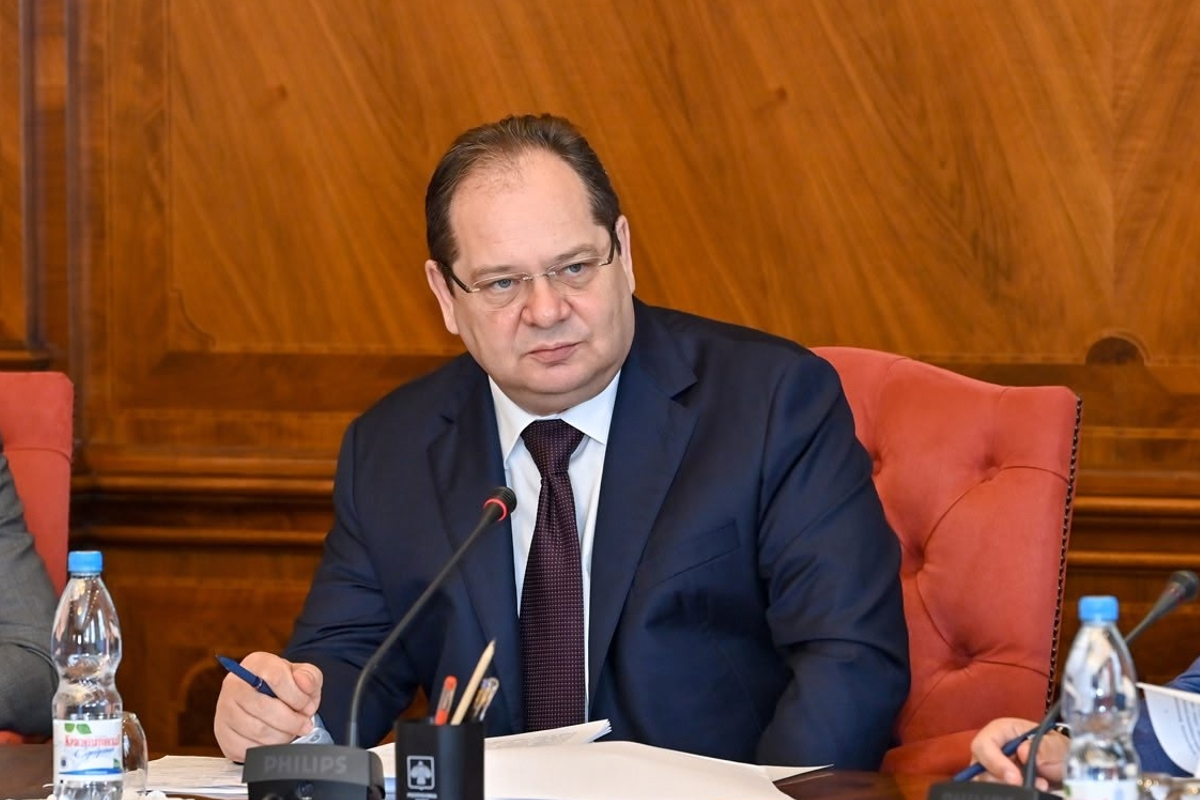 Глава Коми Ростислав Гольдштейн рассказал о поддержке национального языка: Язык сохраняется не в музеях, а в повседневной жизни