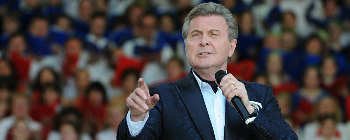 Лев Лещенко в больнице спел для поклонников песню «Надежда»