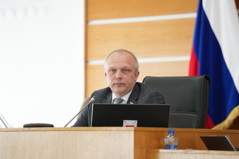 Спикер Заксобрания Роман Заварин: В Вологодской области продлили и скорректировали меры поддержки семей с детьми до 2028 года