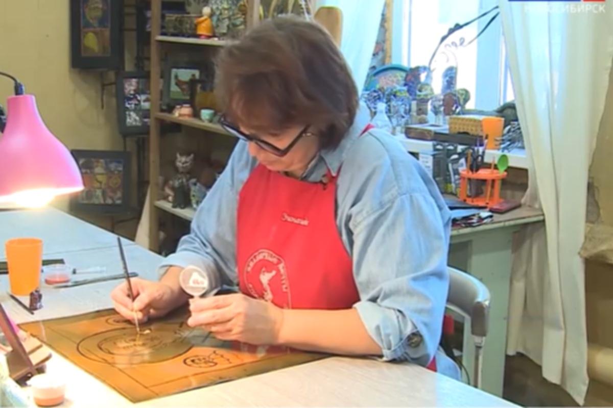 В сибирском храме создают уникальный иконостас в технике горячей эмали