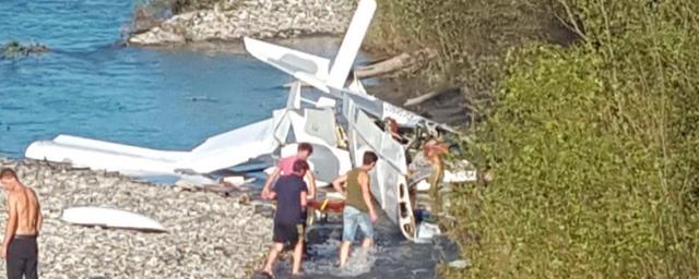 В Абхазии в результате крушения самолета погибли трое россиян