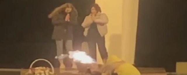 Полиция Кирова провела беседу с девочками, снимавшими видео у Вечного огня