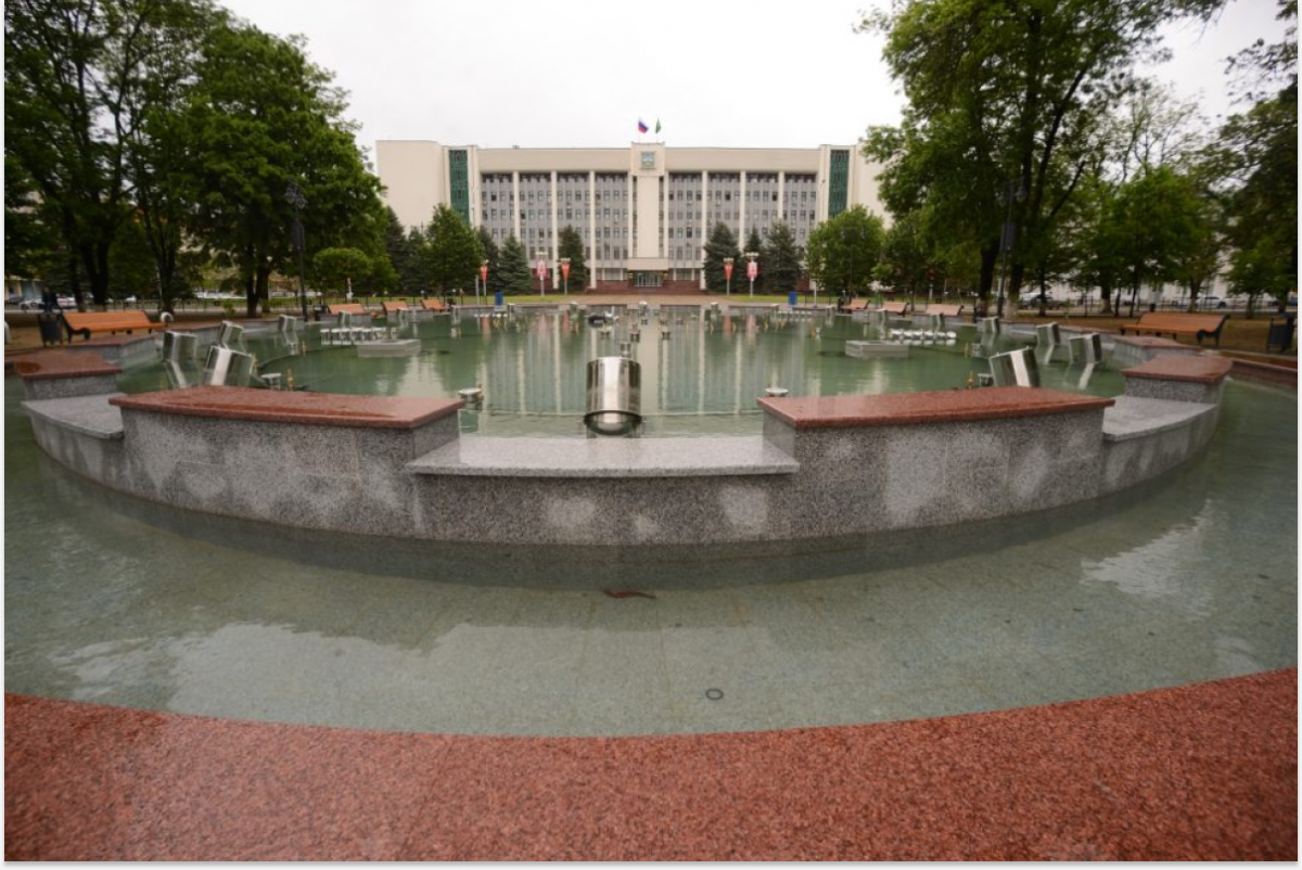 Реконструкция площади Ленина в Майкопе выполнена за 426 млн рублей