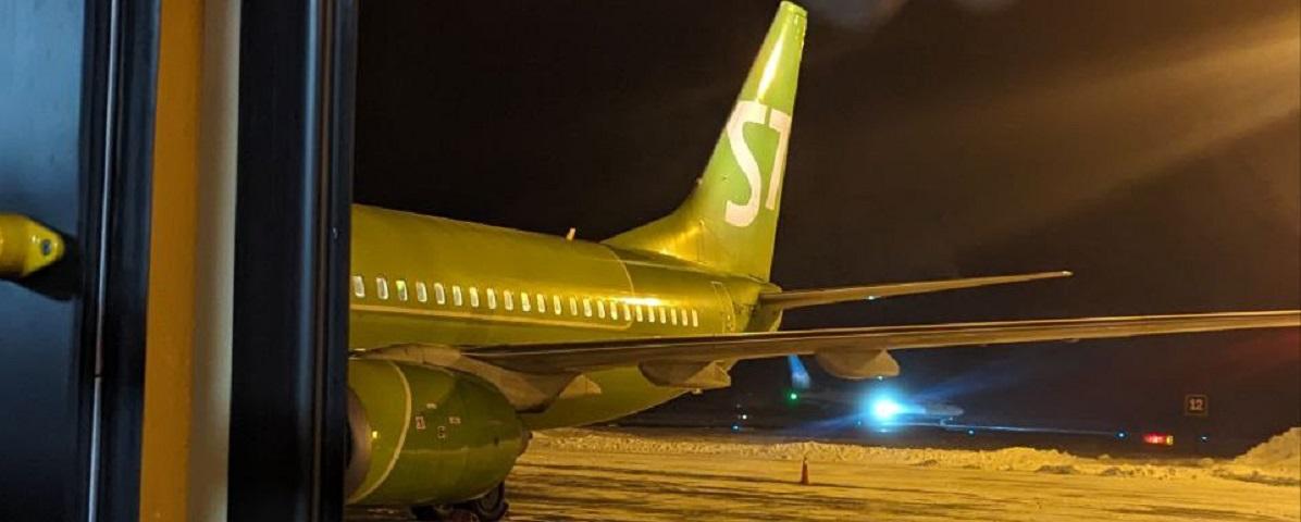 S7 plane emergency landed in Novosibirsk due to engine fire, casualties avoided