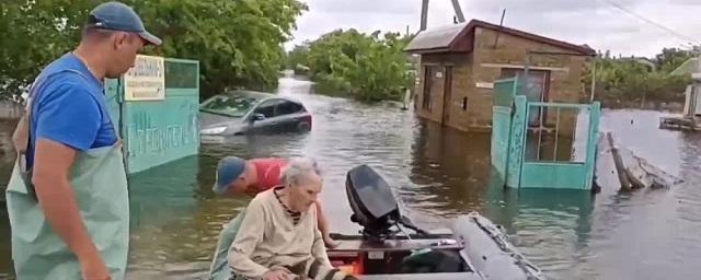 На выплаты жителям Херсонской области, оказавшимся в зоне подтопления, направили 8,2 млн рублей