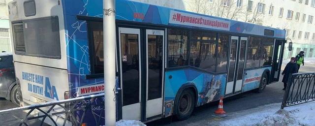 В Мурманске пассажирский автобус наехал на ребёнка