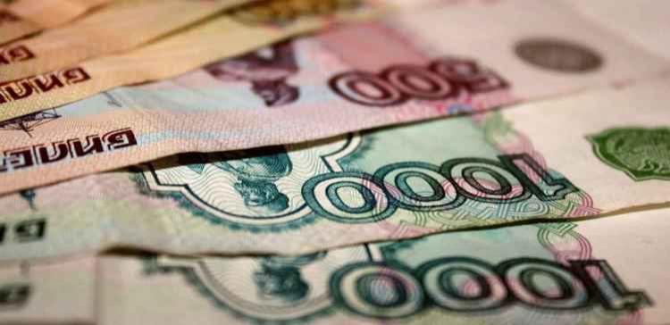 Центробанк России укрепил официальный курс рубля
