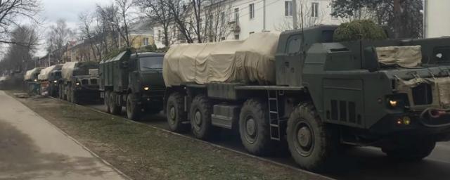 В Москву стягивают войска и бронетехнику