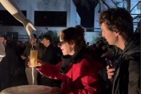 Праздничное настроение бьет ключом: Италия порадовала Лондон пивным фонтаном