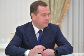 «Теперь больше места»: Медведев о лишении Зеленского высшей награды Польши