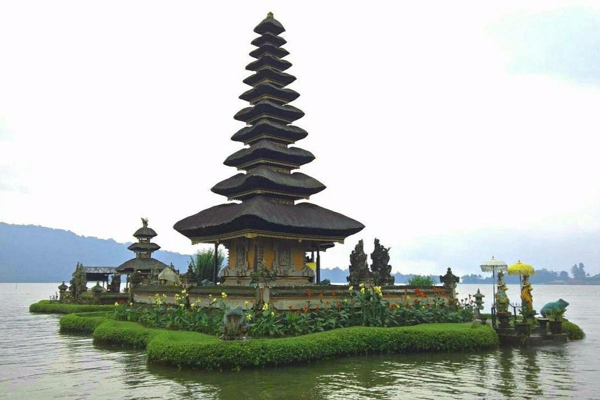 На Бали туристкам с менструацией запретили заходить в храмы