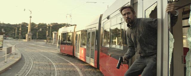 На Netflix вышел триллер «Серый человек» с Райаном Гослингом