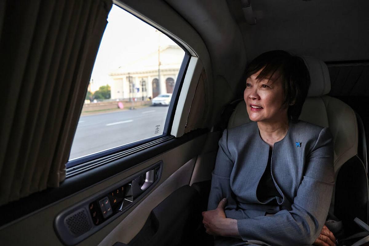 Путин предоставил вдове бывшего премьер-министра Японии Абэ свой Aurus