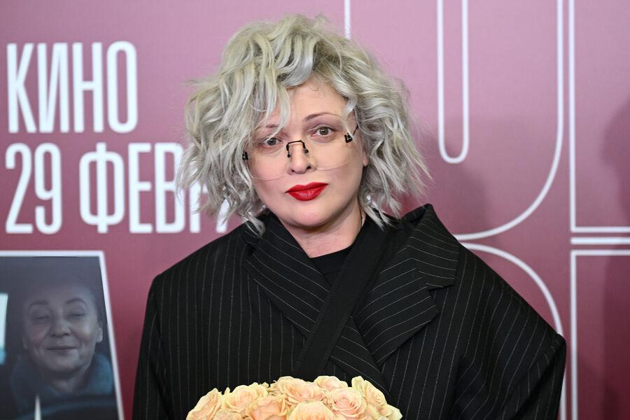 Кішкентай қызыл телпек порно мультфильмін орыс тілінде көріңіз