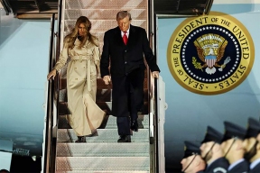 Эксперт по чтению по губам разобрал слова Трампа жене по прилете в Лондон