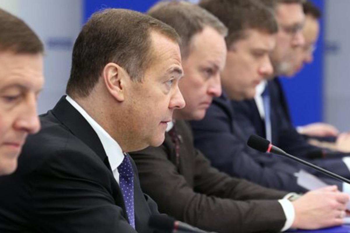 Зампред Совбеза Медведев рассказал, к чему приведут попытки развалить Россию