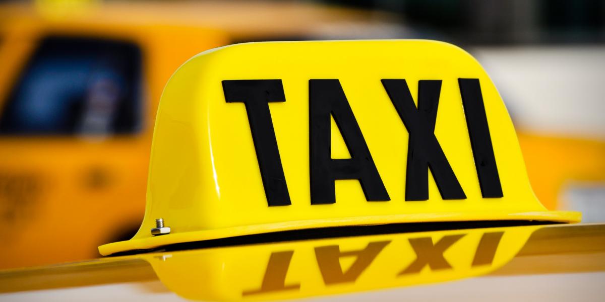 28% граждан России считают цены на такси завышенными