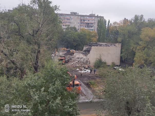 В Левобережном районе Воронежа начали сносить кинотеатр «Старт»