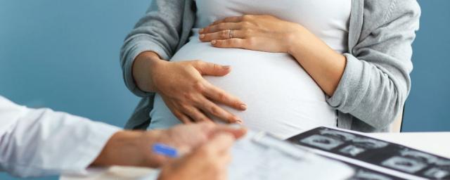 Минздрав РФ дал совет по беременности женщинам, переболевшим COVID-19