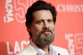 Пластический хирург Даброу встал на защиту внешности Джима Керри