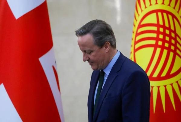 Глава МИД Великобритании Кэмерон прибыл в Киргизию