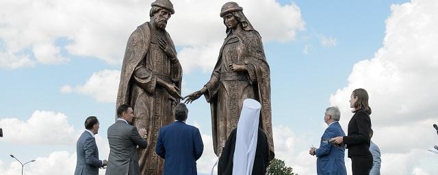 В Воронежской области установили памятник святым Петру и Февронии