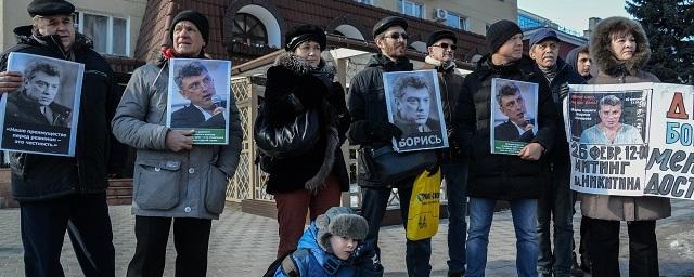 На акцию памяти Бориса Немцова вышли около 100 воронежцев