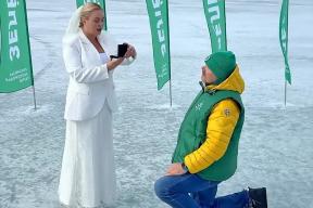 «Скажи «да»: Анна Семенович в свадебном наряде устроила шоу на льду Байкала