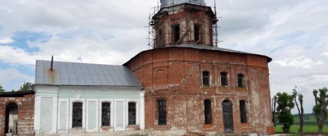 В Калужской области вандалы изрисовали краской иконы в сельской церкви