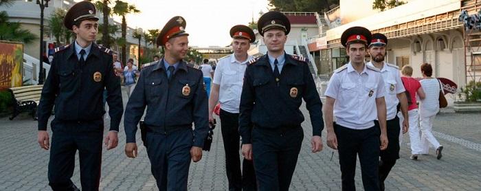 Полицейские в Сочи нашли пропавшую женщину в неадекватном состоянии и ее 2-летнего испуганного ребенка 