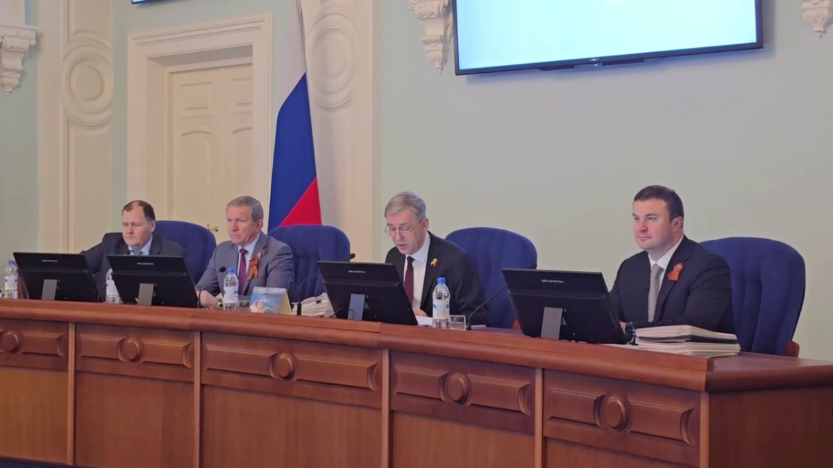 Спикер Заксобрания Омской области Александр Артемов: В ходе прошедшей сессии депутаты региона усилили меры защиты детей и участников СВО