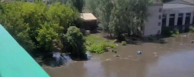 17 человек эвакуированы с крыш в затопленной Корсунке после разрушения Каховской ГЭС
