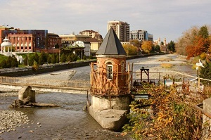 Пешеходный мост у бывшего завода «Электроцинк» во Владикавказе укрепят