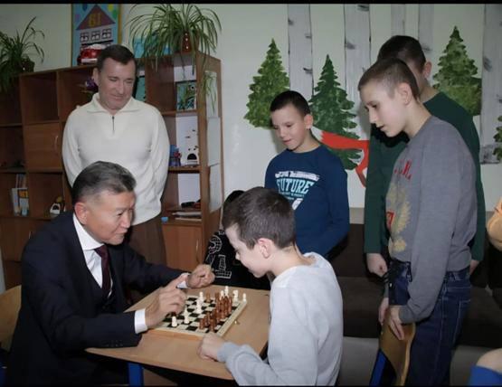 Визит Сергея Ефимцева и Кирсана Илюмжинова в СЦ «Можайский»: меценатство и шахматы в помощь детям