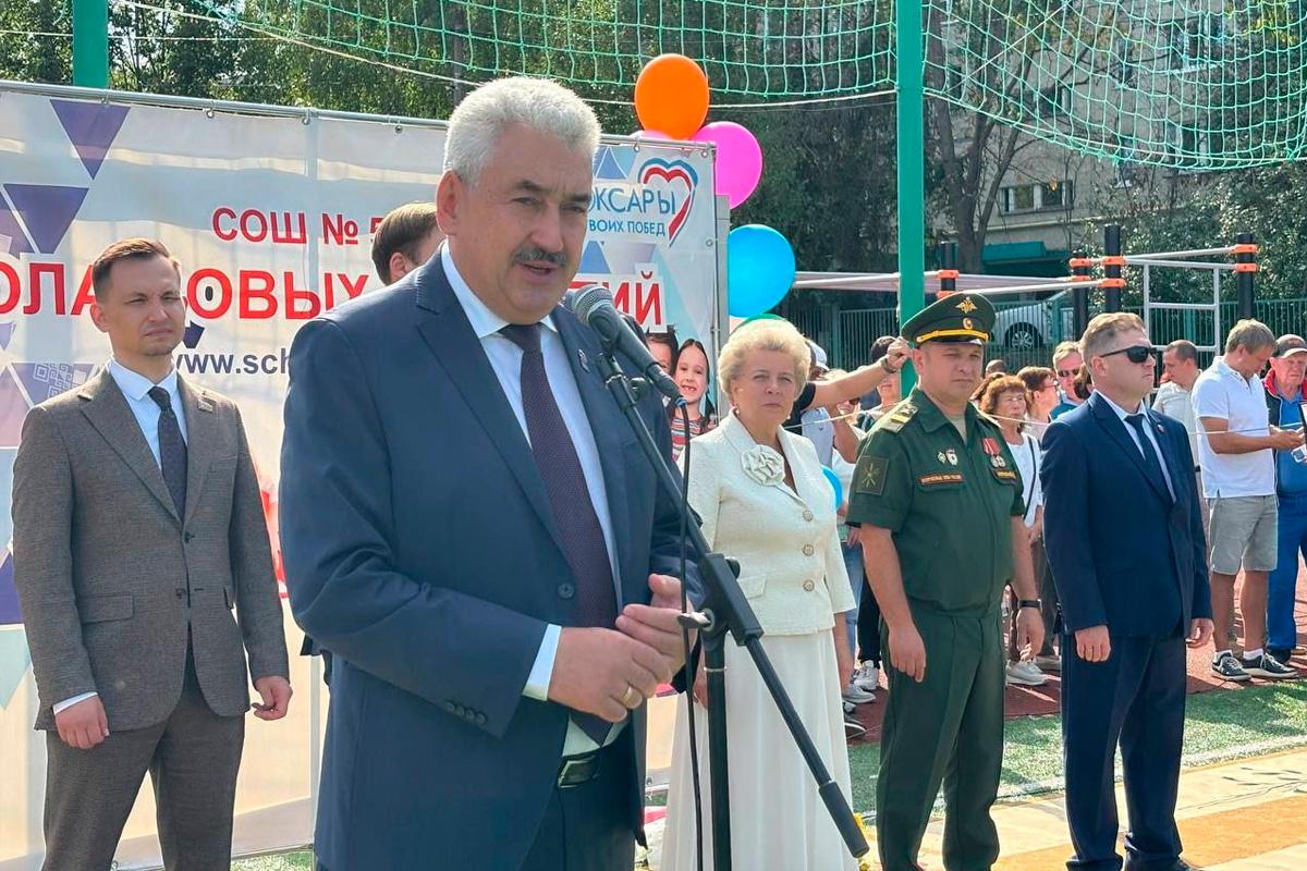 Спикер Госсовета Леонид Черкесов поздравил студентов и школьников Чувашии с Днём знаний