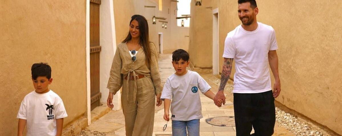 Unknown criminals robbed Messi's wife Antonella Rocuzzo's supermarket in Argentina