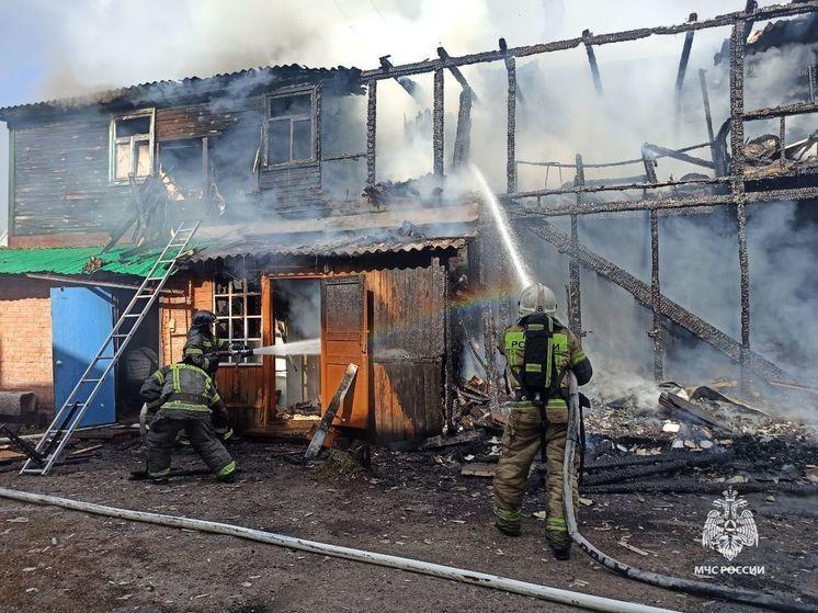 Мэр Томска призвал обратить пристальное внимание на пожары в старых домах