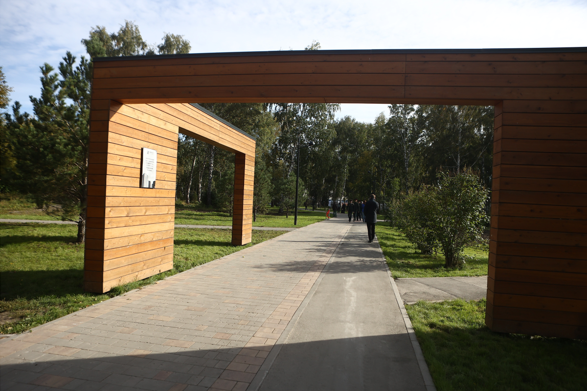 В Новосибирске завершили масштабную реконструкцию сквера Героев Донбасса